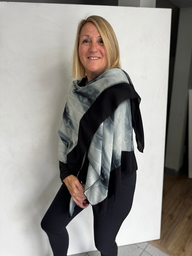 SILK TRIANGLED RUANA - TRSP771