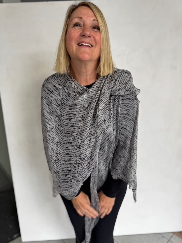 SILK TRIANGLED RUANA - TRS1114