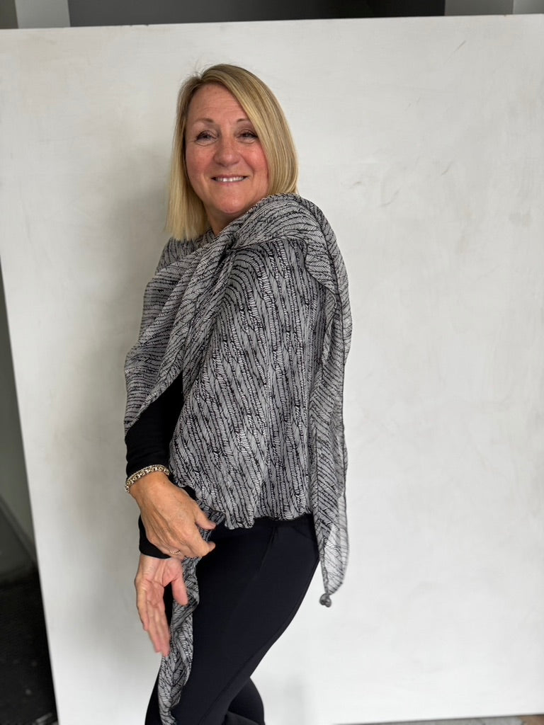 SILK TRIANGLED RUANA - TRS1114