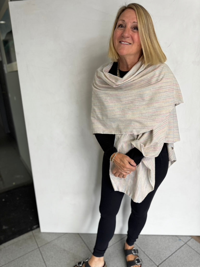 MIXED FABRIC TRIANGLED RUANA - TRMF11112