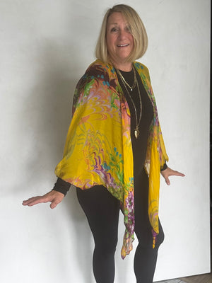 SILK TRIANGLED RUANA - TRS0004