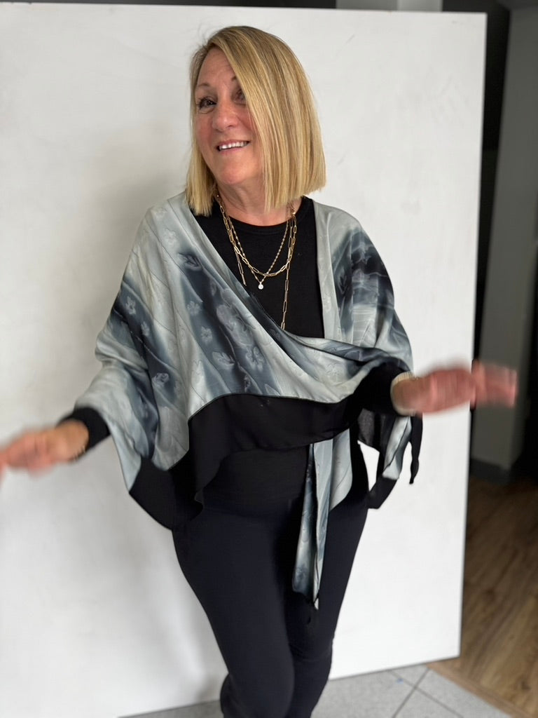 SILK TRIANGLED RUANA - TRSP771