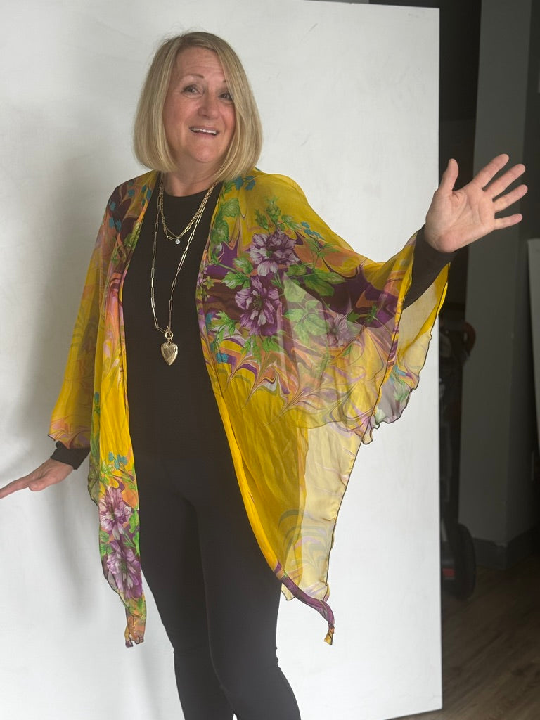 SILK TRIANGLED RUANA - TRS0004